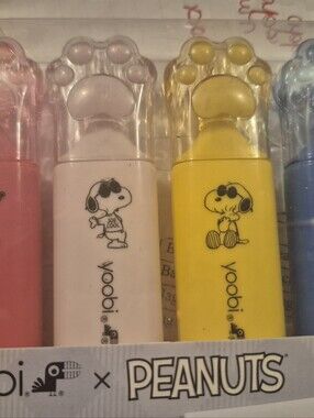 Yoobi Peanuts Snoopy Highlighter Set with Snoopy Paw-Top in Yellow and Pink
